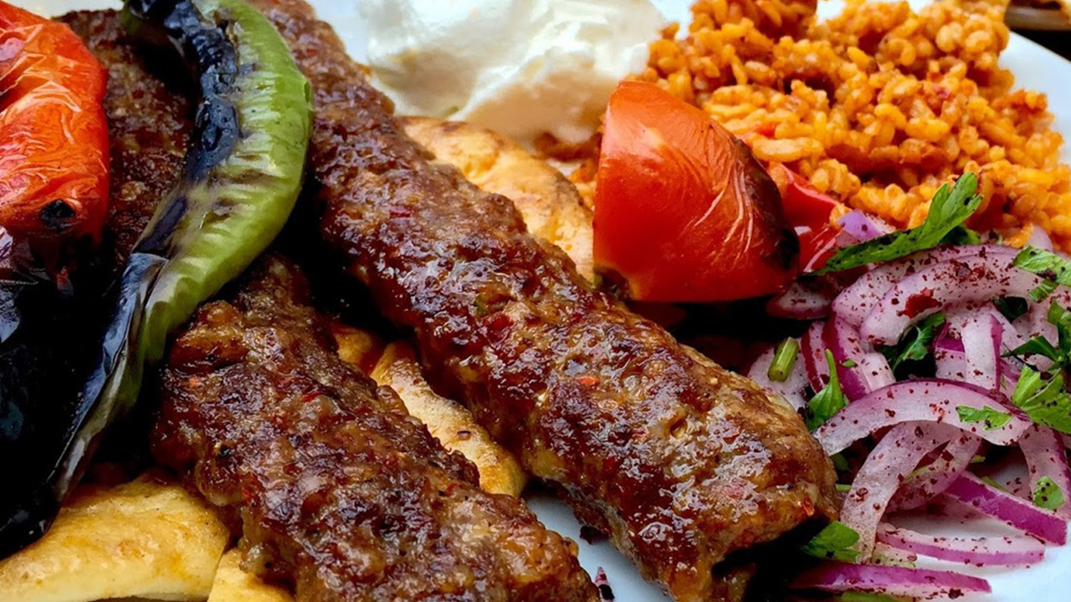 Adana Kebap Nedir ve Nasıl Yapılır?